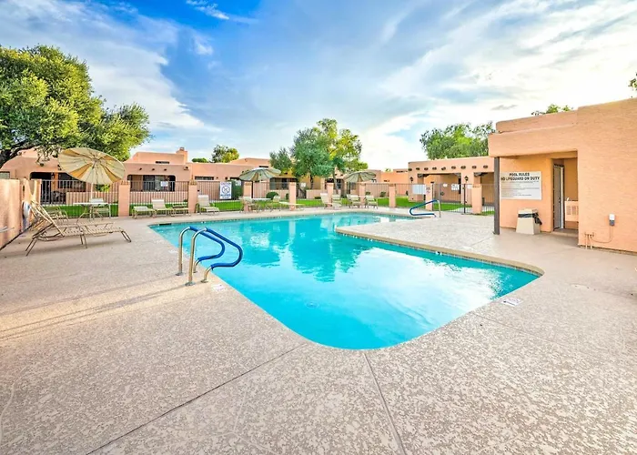 Relax Poolside! Oasis, 2 Mi To Downtown Peoria