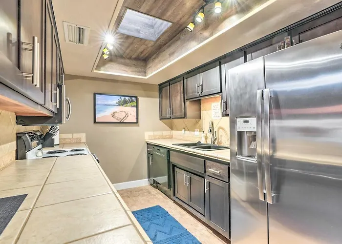 Relax Poolside! Oasis, 2 Mi To Downtown Peoria