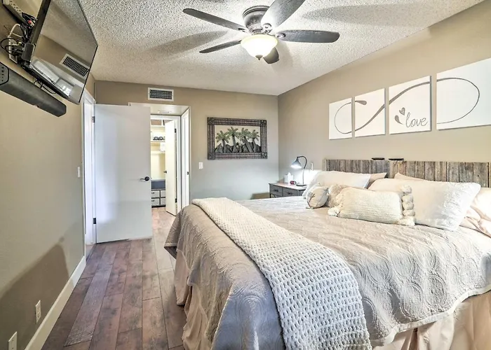 Holiday home Relax Poolside! Oasis, 2 Mi To Downtown