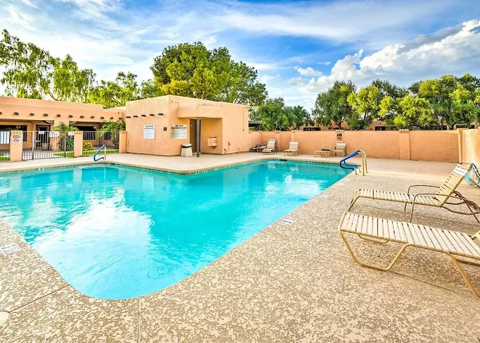 Holiday home Relax Poolside! Oasis, 2 Mi To Downtown Peoria
