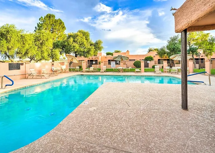 Relax Poolside! Oasis, 2 Mi To Downtown Holiday home