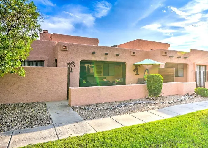 Holiday home Relax Poolside! Oasis, 2 Mi To Downtown Peoria
