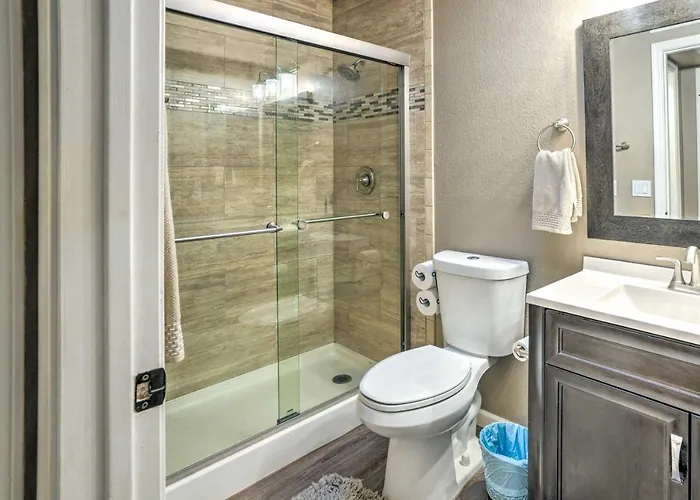Relax Poolside! Oasis, 2 Mi To Downtown * Peoria