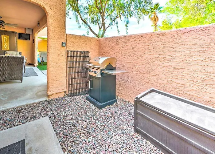 Relax Poolside! Oasis, 2 Mi To Downtown * Peoria